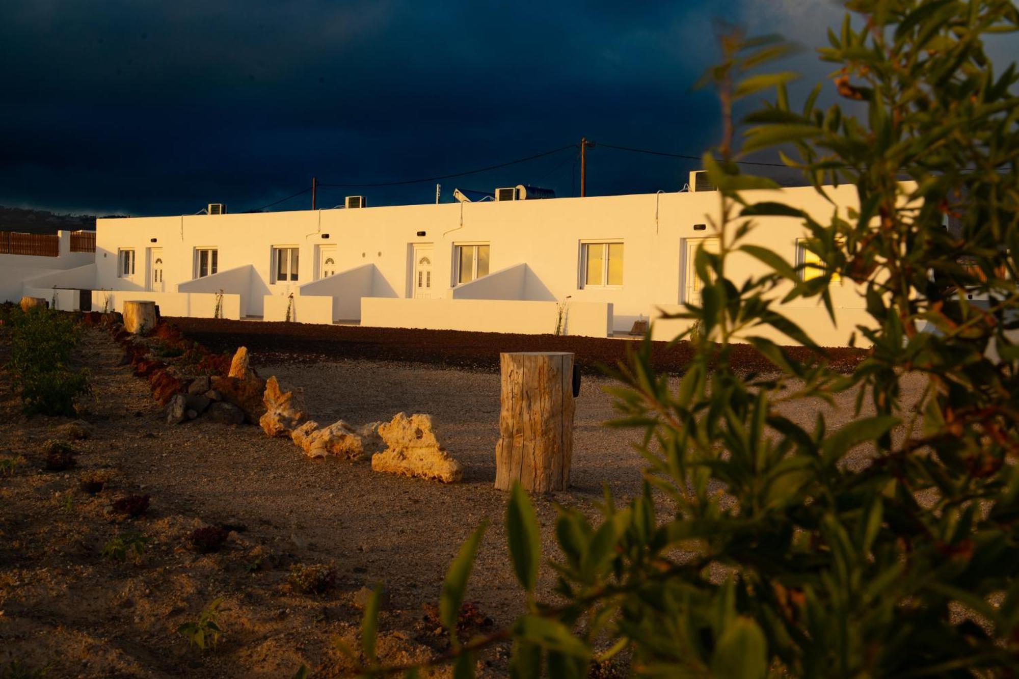 Calma Eco Houses Sunset View Emporio  المظهر الخارجي الصورة